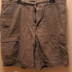 Mens Docker's cargo shorts. 100% cotton. Medium brown.36 waist